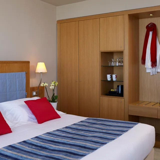 غرفة مزدوجة بإطلالة على البحر، Kyma Suites Beach Hotel 3/10