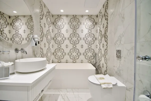 جناح تنفيذي بسرير كينج بإطلالة على المدينة مع أريكة بجاكوزي، Holm Hotel And Spa 5/5