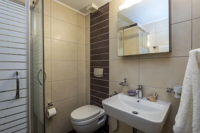 جناح عائلي، Aris Hotel Paleochora 2/3