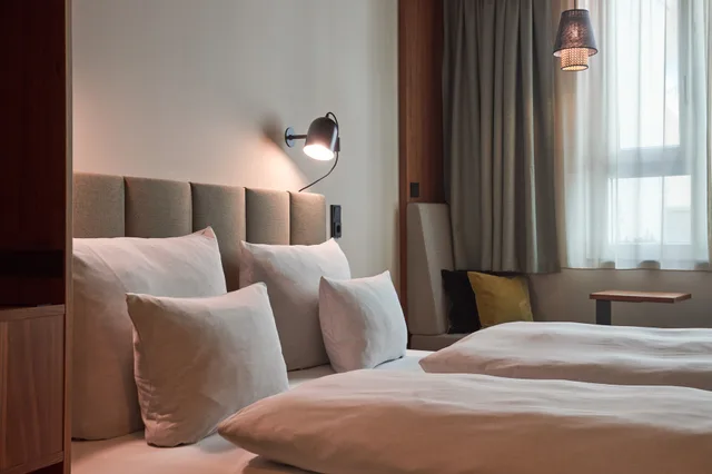 غرفة قياسية بسرير كوين، Cocoon Sendlinger Tor 3/6