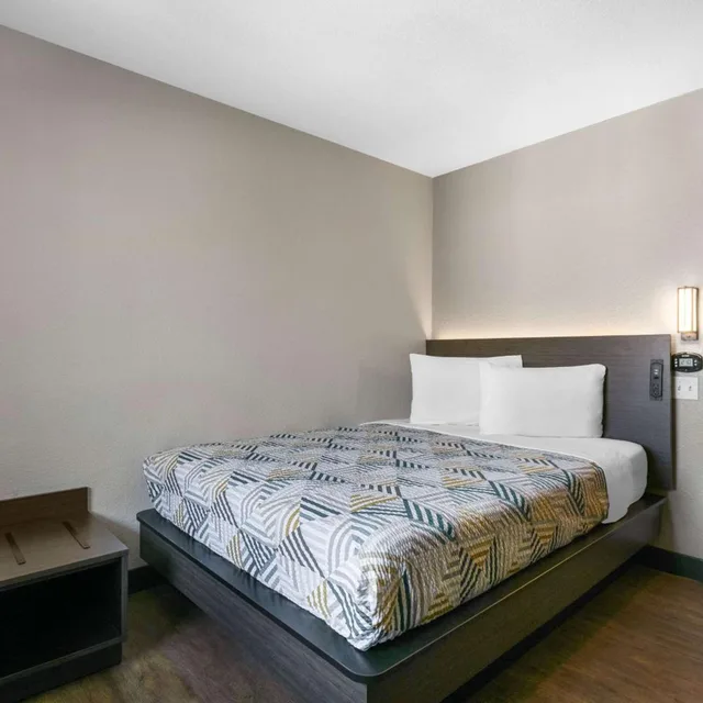 غرفة بسرير كوين لغير المدخنين، Motel6 Merced, CA - North 5/10