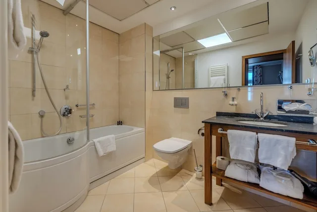 1 Bedroom, City, Suite, King Bed, Sofa، Apartments Hotel Maximilian Munich 4/4