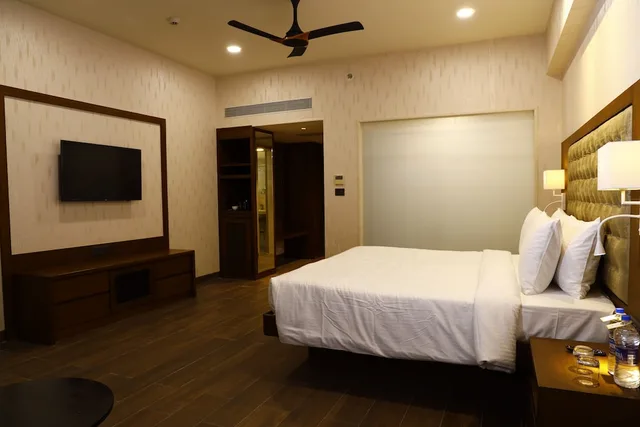 غرفة ديلوكس بسرير كوين بإطلالة على المسبح، Devka Beach Resort 7/9