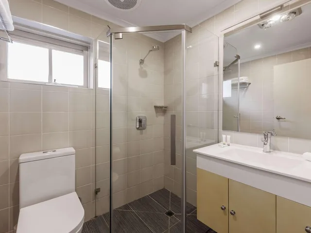 Upgrade, 1 Queen and 1 Single Bed, Accessible، Quality Hotel Melbourne Airport 9/10