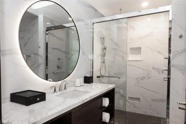 جناح ديلوكس بغرفتي نوم، Blossom Hotel Houston, Curio Collection by Hilton 6/8