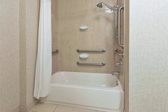 جناح بسريرين كوين لذوي الإعاقة، Holiday Inn Express Suites Warminster Horsham 5/5
