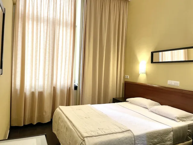 غرفة قياسية بسرير مزدوج بإطلالة على المدينة، Universal Hotel 3/9
