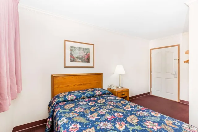 غرفة بسرير كينج، Knights Inn And Suites South Sioux City 5/8