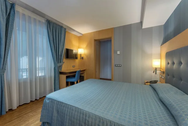 غرفة ثلاثية، Del Mar Hotel 3/8