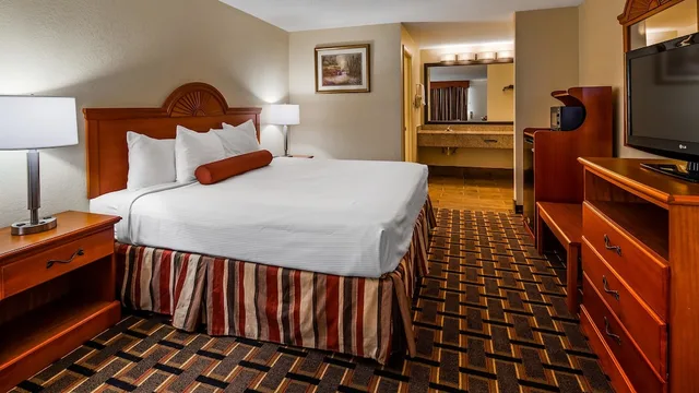 غرفة قياسية بسرير كينج بشرفة، Best Western Milton Inn 2/9