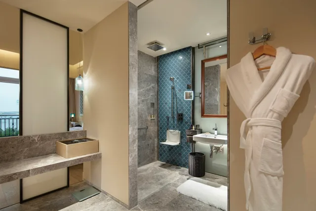 Room, King Bed, Accessible, Hilton Dalian Golden Pebble Beach Resort 2/2