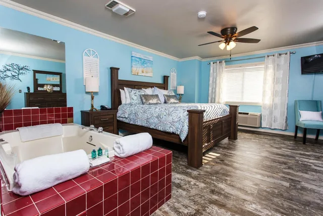 Suite, Hot Tub, South Wing، Hotel J Green Bay Formerly Airport Settle Inn 1/1