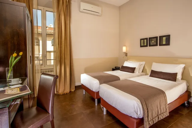 Deluxe, Quadruple, Queen and Twin Beds, Basilio 55 Rome 1/4