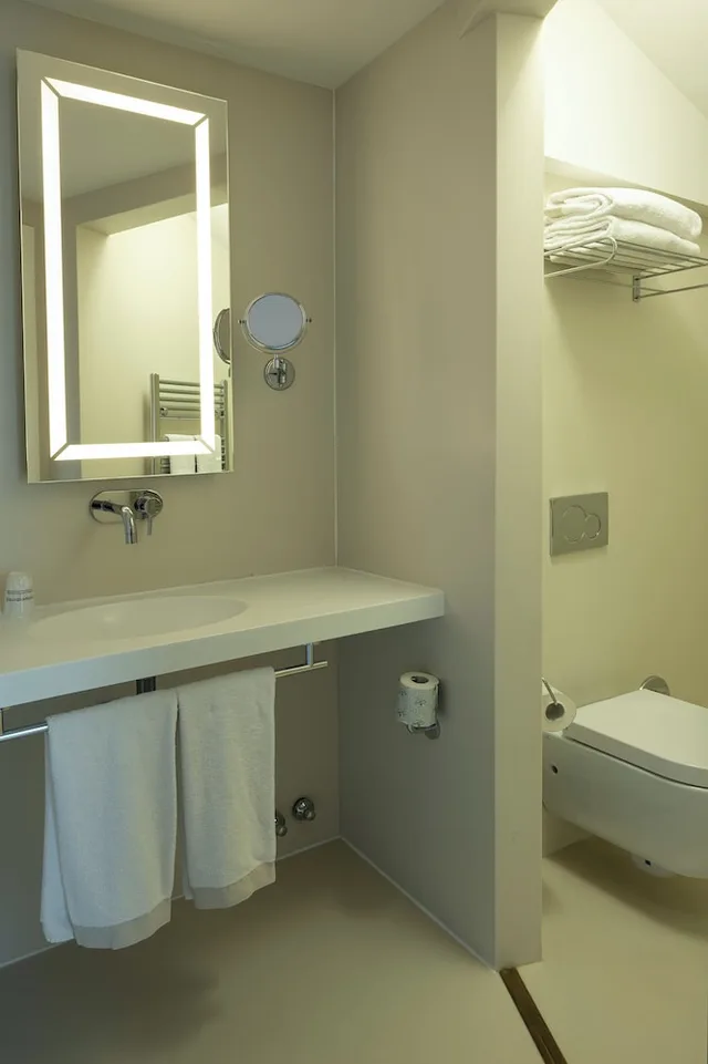 Lodge, King Bed, Sofa، Antares Hotel Concorde 3/3