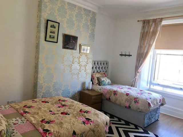 3 Bedrooms, Economy, Apartment, 2 Double and Twin Beds, Sofa، 233 Leith Apartment 3/6