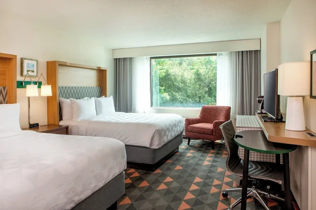 غرفة قياسية بسريرين كوين، Holiday Inn Newport News - Hampton 1/3