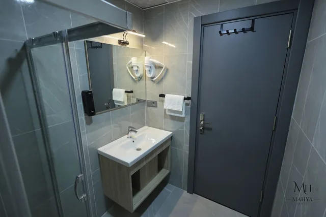 Family, 1 Single and 2 Double Beds، Mahya Hotel 3/3