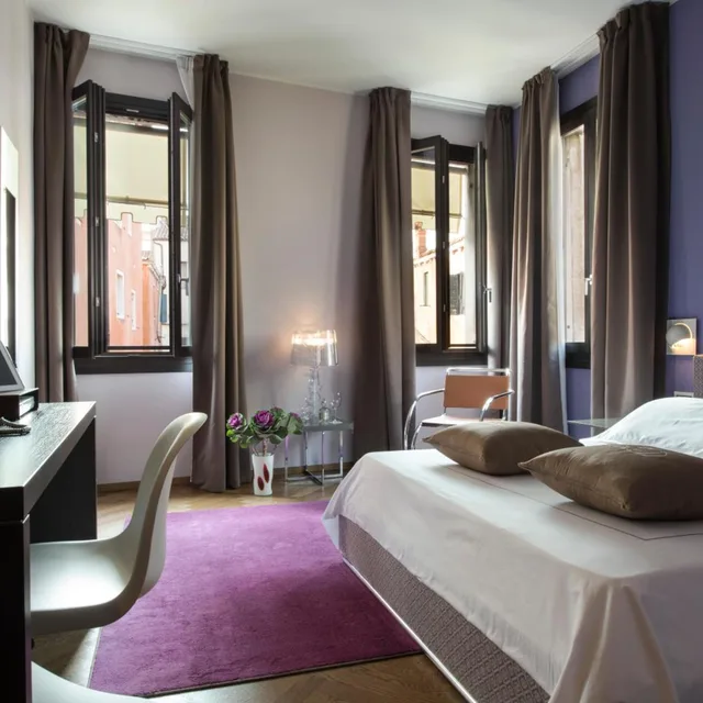 غرفة فاخرة بسرير مزدوج بإطلالة على القناة، Hotel Corte di Gabriela 1/10