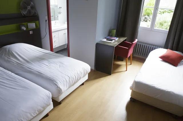 غرفة ثلاثية بسرير مزدوج وسرير فردي، HOTEL D'ANGLETERRE 9/10