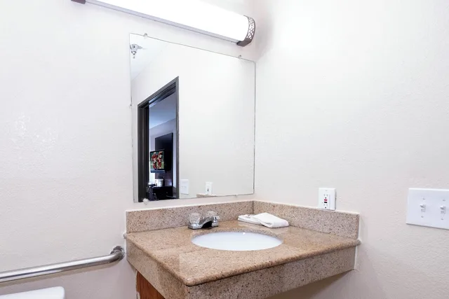 غرفة سوبيريور بسرير كينج لذوي الإعاقة، Red Roof Inn Norfolk Portsmouth Va 4/5