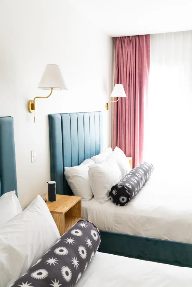 Room, Queen Bed, Accessible, Bradford House 4/8