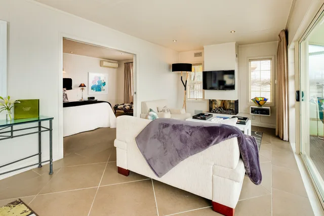 Cottage, Suite, King Bed، On The Point Lake Rotorua 3/7