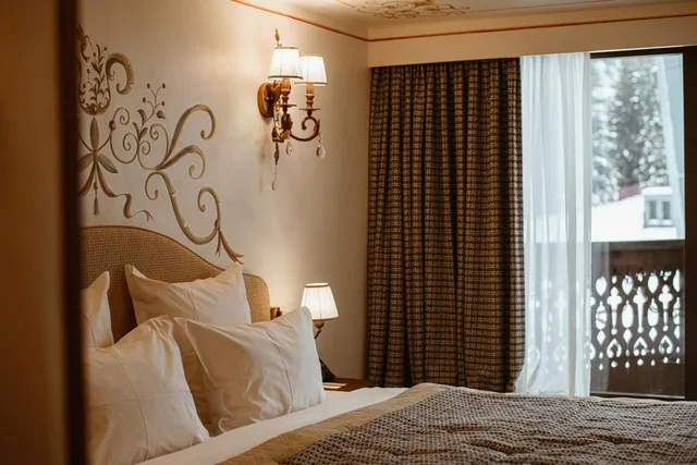 غرفة سوبيريور بسرير مزدوج بشرفة بإطلالة، Hotel de la Loze 2/10