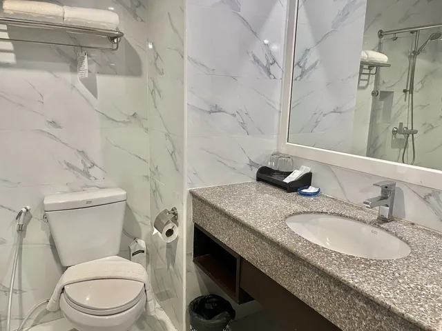 غرفة بزنس ديلوكس بسرير كينج، Empress Pattaya Hotel 6/10