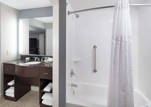 جناح بسرير كينج وسريرين مزدوجين بغرفتي نوم، Homewood Suites by Hilton Austin NW near The Domain 5/5