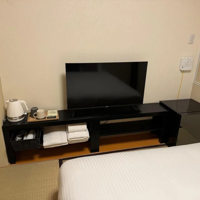 Small Double, Hotel It's On 7/10
