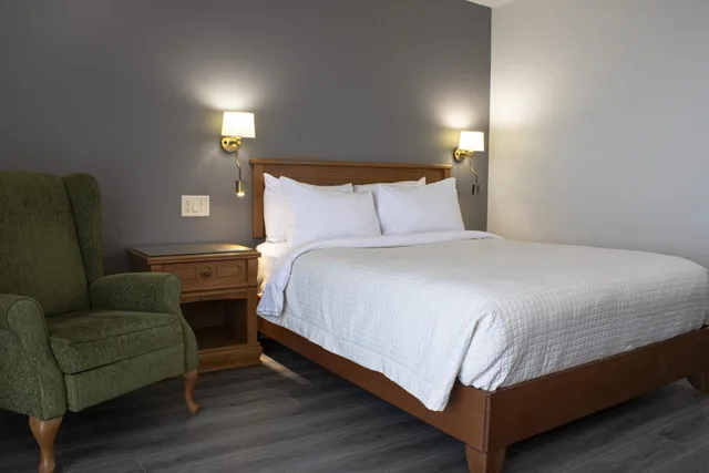غرفة كومفورت اقتصادية مفردة بسرير كوين مع أريكة، Hotel Castel 1/2