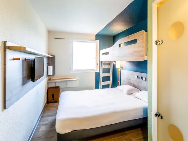Room, Triple, Double and Bunk Bed, ibis budget Pertuis Portes du Luberon 2/7