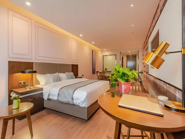 Business, Suite, King Bed, Gem Hefei Qianshan North Road Phoenix Hotel 2/2