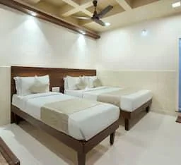 غرفة ثلاثية، Mannar's Deluxe Lodge 1/1