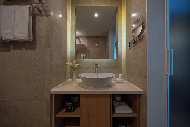 Deluxe, 1 Double and 1 Single Bed, New Wing، Eldis Regent Hotel 7/7