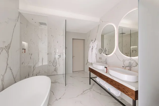 جناح بريميوم بسريرين كينج بإطلالة على البحيرة، Grand Hotel Victoria Concept And Spa 5/5