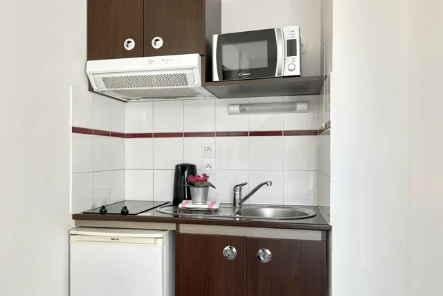 غرفة بسرير كوين مع أريكة، Comfort Aparthotel Versailles St Cyr l Ecole 8/10