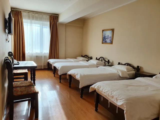 غرفة قياسية رباعية بأربعة أسرّة بغرفة نوم واحدة، Land Hotel 1/3