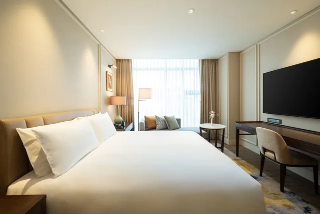 غرفة ديلوكس بسرير كينج، The Ambassador Seoul - A Pullman Hotel 1/9