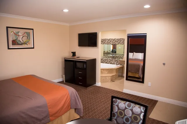 جناح فاخر بسرير كينج بحوض جاكوزي، Diamond Bell Inn And Suites 2/10