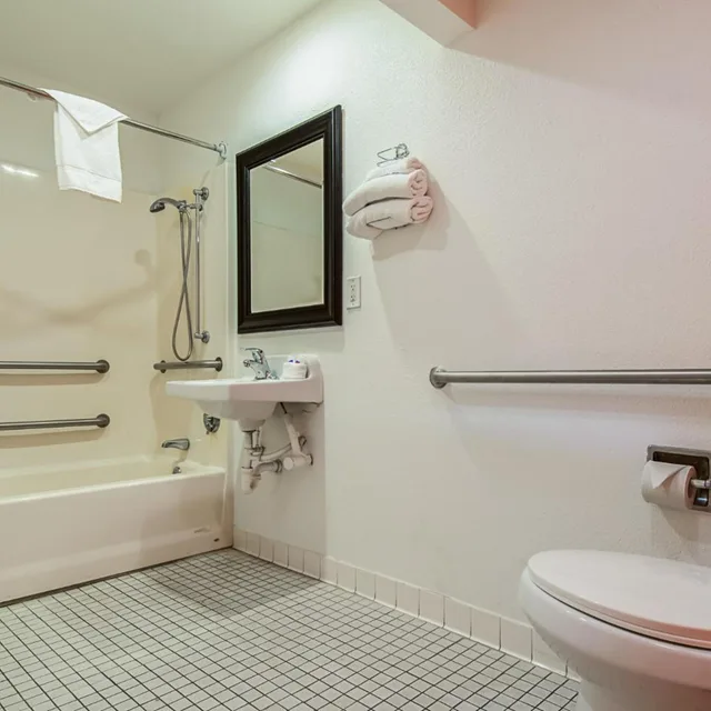 غرفة رباعية للمدخنين، Motel6 Bakersfield, CA - Airport 7/10
