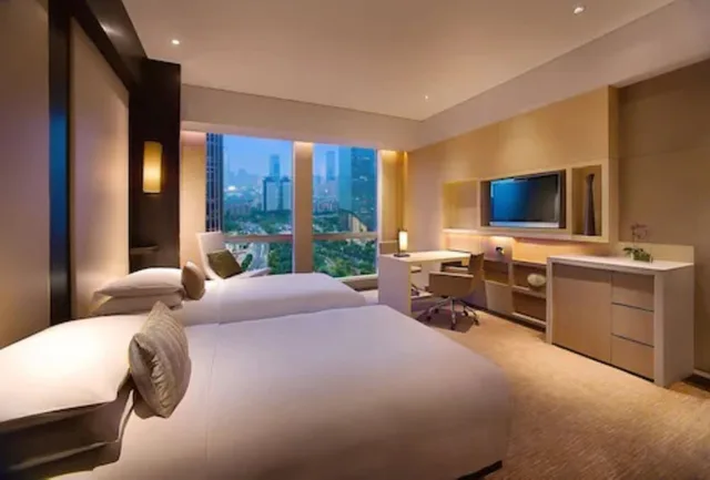 غرفة بسريرين منفصلين بإطلالة على الحديقة، Grand Hyatt Guangzhou 1/2