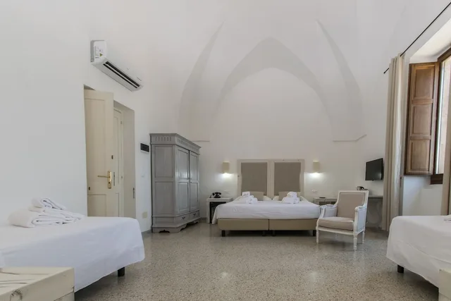 غرفة رباعية بسرير كوين وسريرين منفصلين، Masseria Mazzetta Salento 1/5
