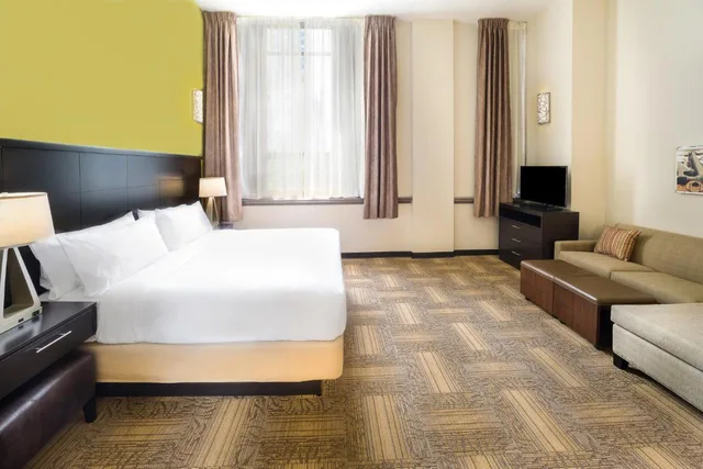 استوديو بسرير كينج لذوي الإعاقة، Staybridge Suites BALTIMORE INNER HARBOR 1/2