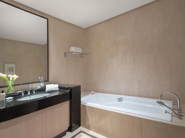 غرفة بريميوم بسرير مزدوج، THE RITZ-CARLTON JAKARTA, PACIFIC PLACE 4/5