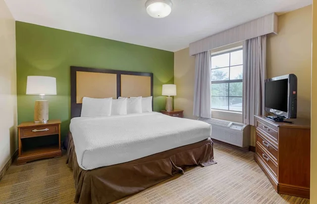 استوديو ديلوكس بسرير كينج مع أريكة، Extended Stay America Fayetteville Cross Creek Mall 1/3