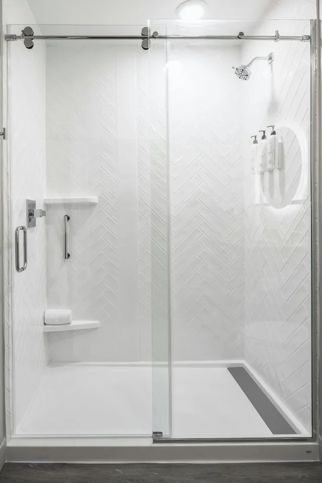 جناح بسرير كوين بغرفة نوم واحدة مع أريكة لذوي الإعاقة، TownePlace Suites Oconomowoc 4/5