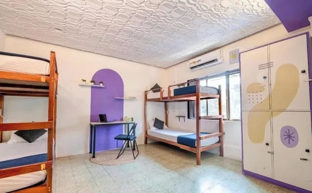 سكن مشترك مختلط بستة أسرّة، Locomo Hostel - Mumbai Airport 1/1