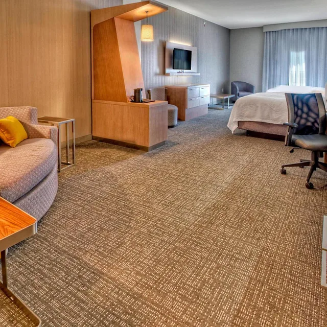 جناح بسريرين كوين مع أريكة، Courtyard San Marcos 1/1
