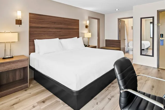 جناح بسرير كينج مع أريكة، Best Western Maple Ridge Hotel 2/4